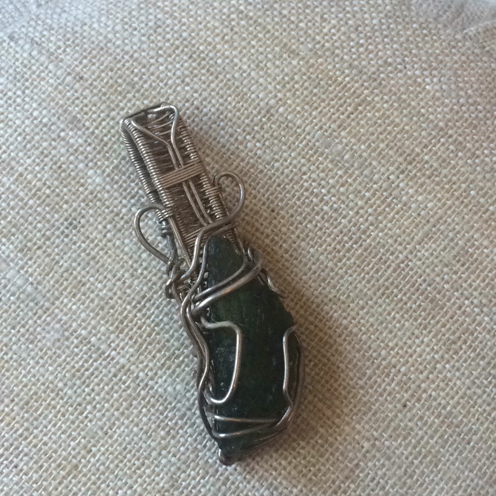 Hand wire wrapped pendant